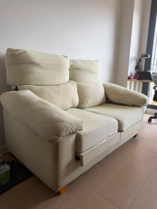 Sofá beige claro de tela
