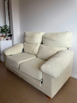 Sofá beige claro de tela