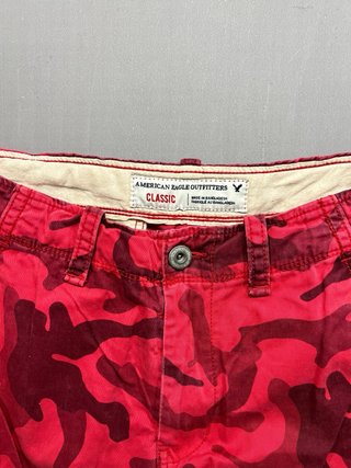American Eagle Outfitters Shorts Camuflaje Rojo