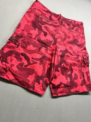 American Eagle Outfitters Shorts Camuflaje Rojo