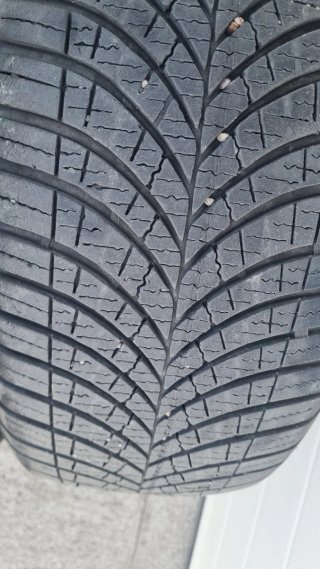 Neumáticos Invierno 4 Estaciones 215/60 R16 99V