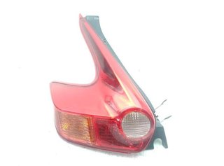 22100450 piloto trasero izquierdo nissan juke f15