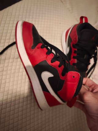 Zapatillas Jordan niño negras y rojas
