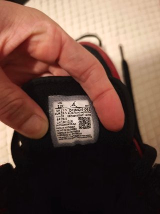 Zapatillas Jordan niño negras y rojas