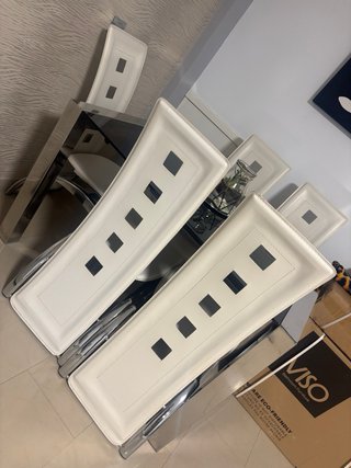 Modulo de comedor , mesa con 5 sillas y mesa pequ.