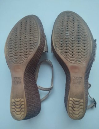 Sandalias Geox cuña beige talla 41