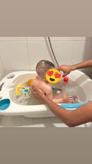 Bañera para bebé con patas n tengo fotos con patas
