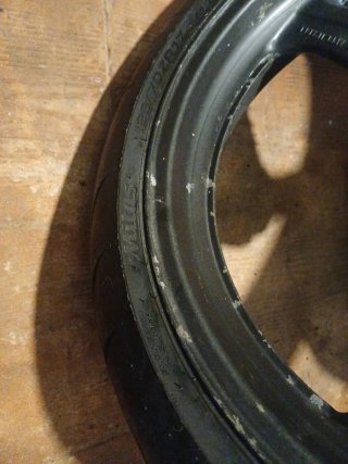 Llanta Honda CB 600 Hornet 98-02 y neumatico 8/25