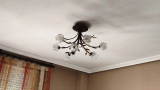 Cómoda de madera con espejo