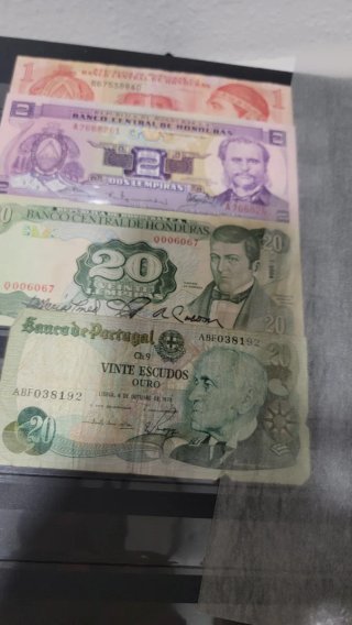 Lote Billetes Antiguos: Libras, Liras, Pesetas, Sc