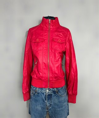 Chaqueta rosa estilo bomber