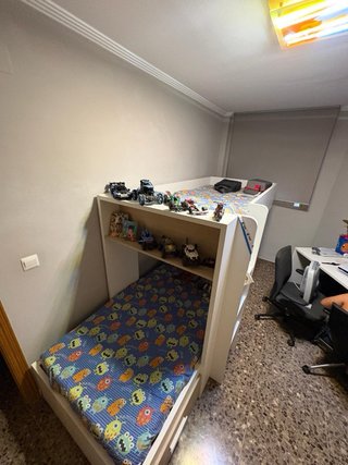 Cama alta infantil con armario y cajones