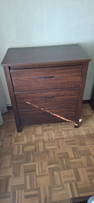 Cómoda de madera marrón