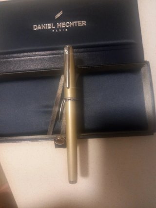 Pluma DANIEL HECHTER París dorada