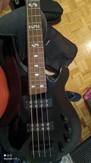 Bajo Eléctrico Harley Benton B-450 Negro