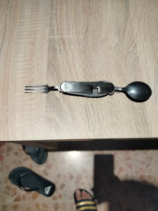 Cubiertos de metal para camping