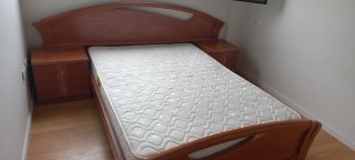 Cama madera con 2 mesitas y colchón