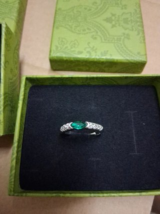 Anillo ajustable verde y plateado