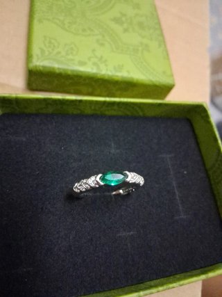 Anillo ajustable verde y plateado
