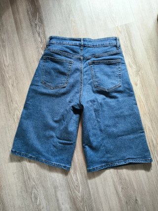 Bermudas vaqueras con tachuelas