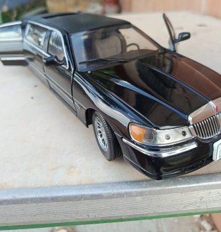 Limusina Lincoln 1/18
