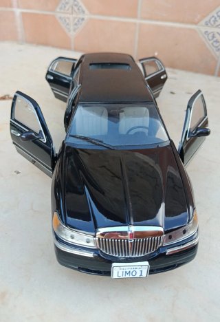 Limusina Lincoln 1/18