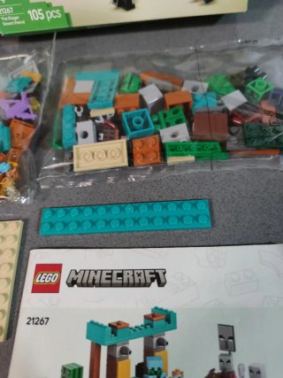 LEGO Minecraft 21267 - El Asalto de los Pillagers