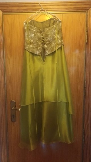 Vestido de fiesta dorado y verde