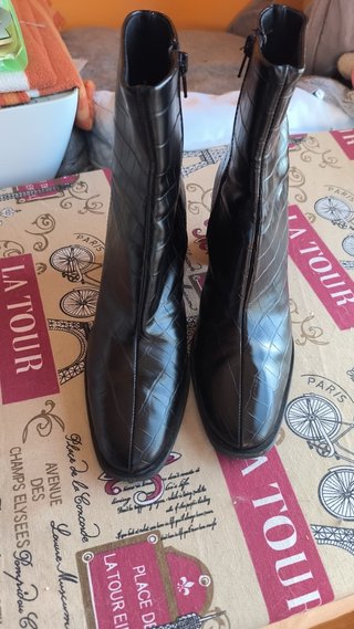 Botines negros efecto piel Primark talla 39