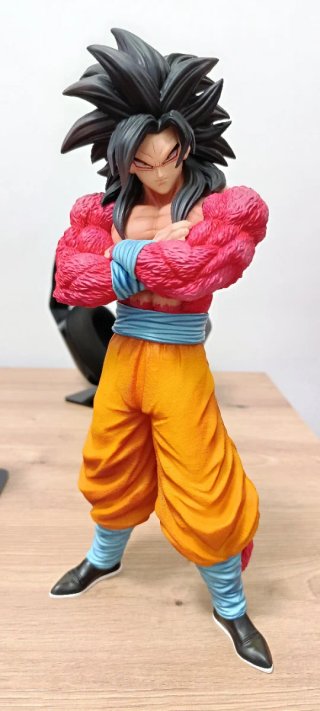 Figura Goku SSJ4 dragón ball JT