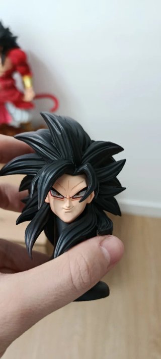 Figura Goku SSJ4 dragón ball JT