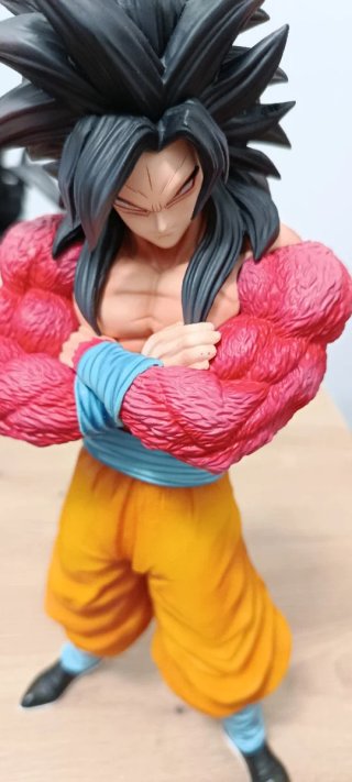 Figura Goku SSJ4 dragón ball JT