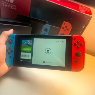 Nintendo Switch V2 con Accesorios + Caja