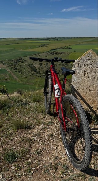 Bicicleta de montaña roja