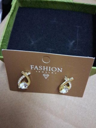 Pendientes dorados con circonitas