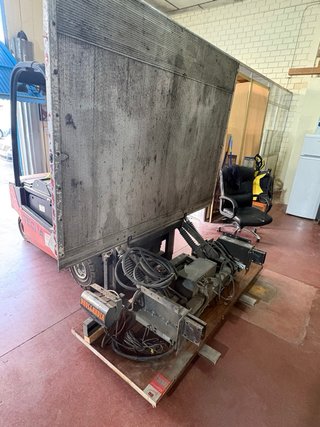 Trampilla elevadora camión 750 kg