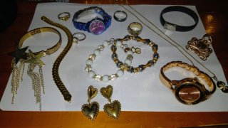 Lote de Joyas Doradas y Moradas