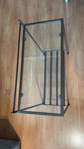 Mesa auxiliar de hierro fundido y cristal