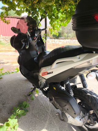 Aprilia SR MAX 300 Scooter