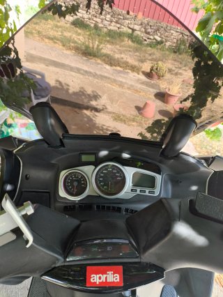 Aprilia SR MAX 300 Scooter