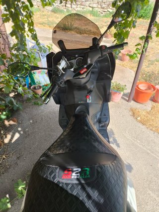 Aprilia SR MAX 300 Scooter