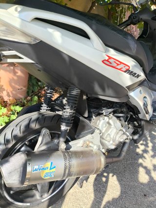 Aprilia SR MAX 300 Scooter