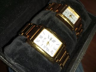 Pareja de relojes dorados