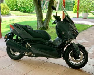 Yamaha XMAX 300 Tech MAX Negra/Gris