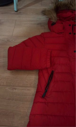 Abrigo largo acolchado rojo con capucha tS nueva