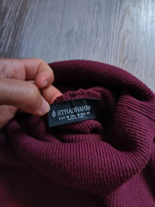 Jrséis de cuello alto granate y gris