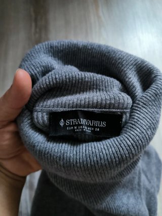 Jrséis de cuello alto granate y gris