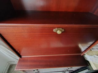 Mueble de madera con cajones