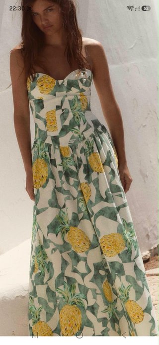 Vestido de verano con estampado de piñas
