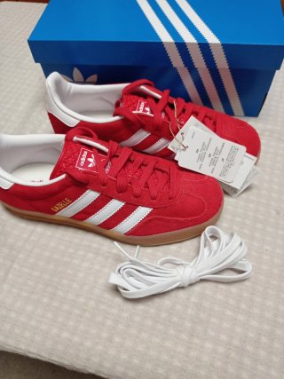 Adidas Gazelle Talla 37 1/3 Rojas